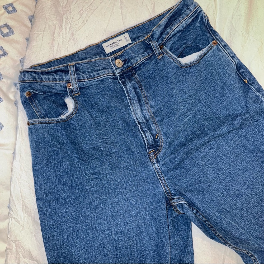 Abercrombie & Fitch Slim Straight Ultra High Rise Jeans | Dark Blue Wash | Size